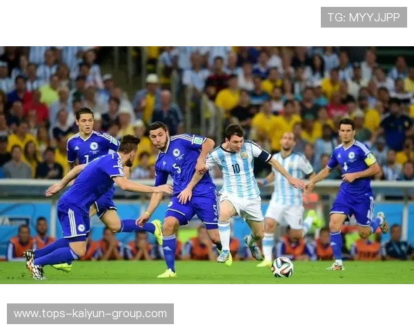 任意球传中后点高点争顶锁定胜利:从战术到装备的全方位升级 任意球传中后点高点争顶锁定胜利:从战术到装备的全方位升级